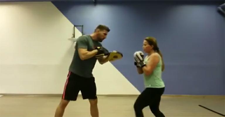 ‘Enquanto os cães ladram, a caravana passa!’, diz Zilu Camargo em aula de boxe