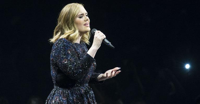 Morcego atrapalha show de Adele no México e cantora se apavora