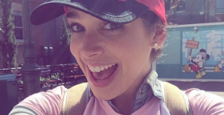 Sabrina Petraglia curte as férias após a novela ‘Haja Coração’ em Orlando