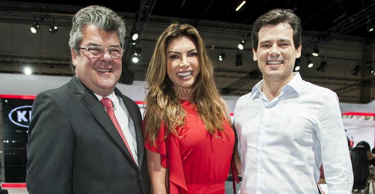 Vips conferem première do Salão do Automóvel