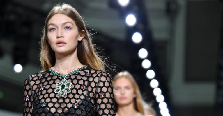 Gigi Hadid sofre ‘bullying’ de outras modelos nos bastidores do Victoria’s Secret Fashion Show