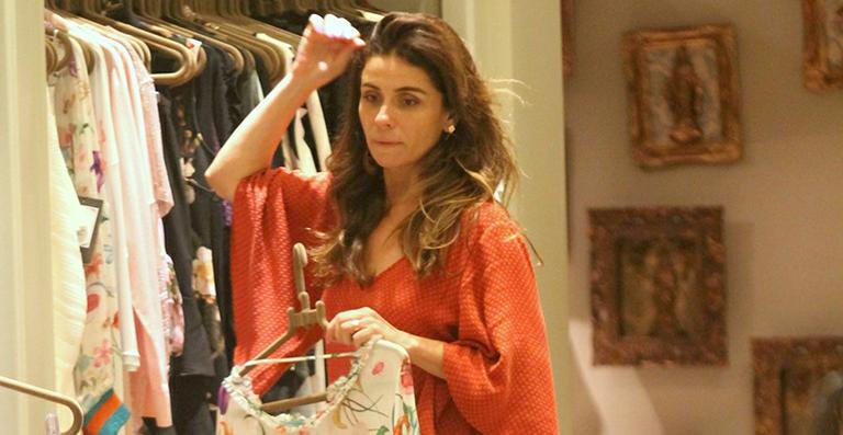 Giovanna Antonelli vai às compras em shopping no Rio