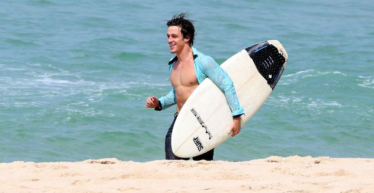 Gabriel Chadan faz ensaio fotográfico na orla carioca