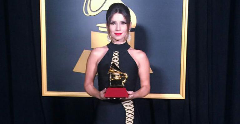 Paula Fernandes é premiada com o Grammy Latino