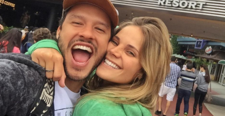 Nando Rodrigues curte férias com a nova namorada em Orlando