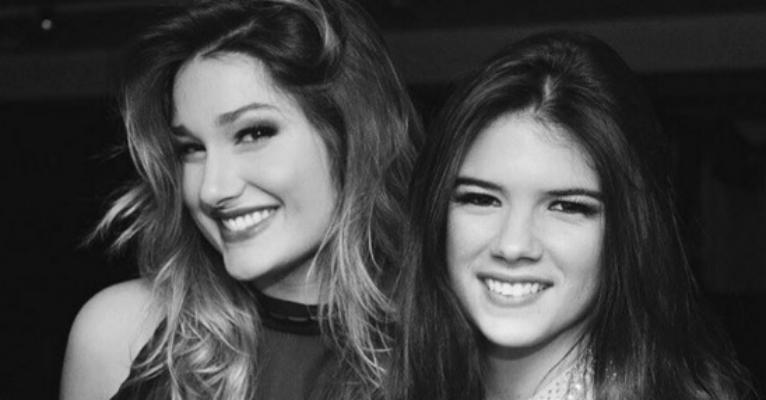 Sasha publica foto ao lado da melhor amiga e beleza da estudante chama a atenção