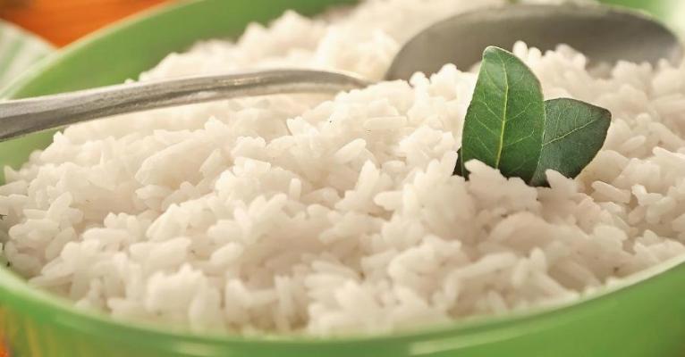 Água de arroz: conheça seus incríveis benefícios para a pele e o cabelo