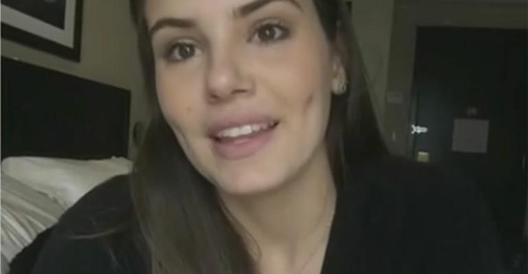 Camila Queiroz conta que vestido rasgou na festa após o Emmy: ‘Fiquei 20 minutos’