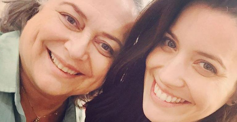 Nathalia Dill curte encontro de ‘Santinha’ com Cris Mullins