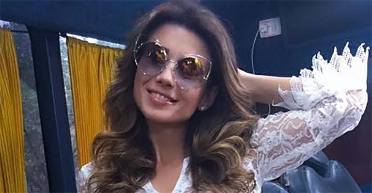 Ousada, Paula Fernandes escolhe look transparente para gravação do ‘Estrelas’