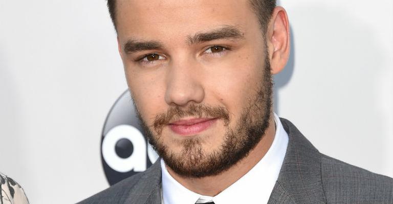 Liam Payne, do One Direction, exibe barriga trincada nas redes sociais