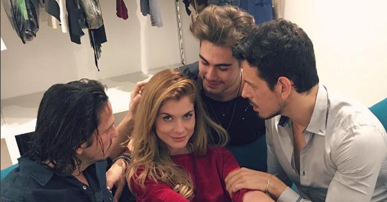 Alinne Moraes posa como musa de galãs de ‘Rock Story’
