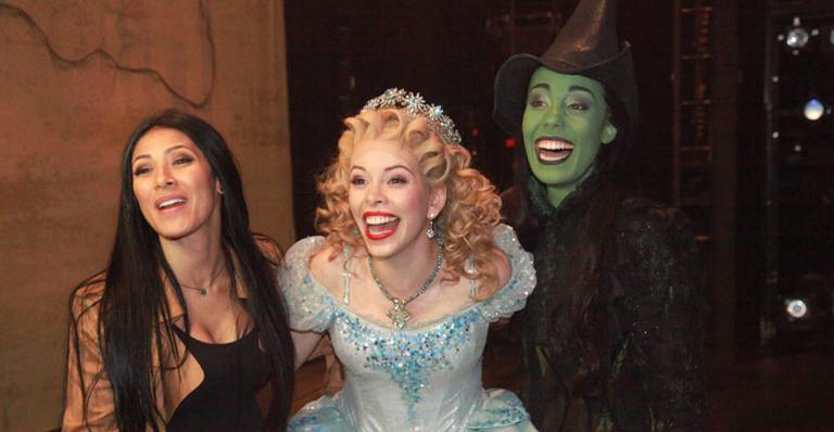 Simaria, da dupla com Simone, assiste ao musical ‘Wicked’