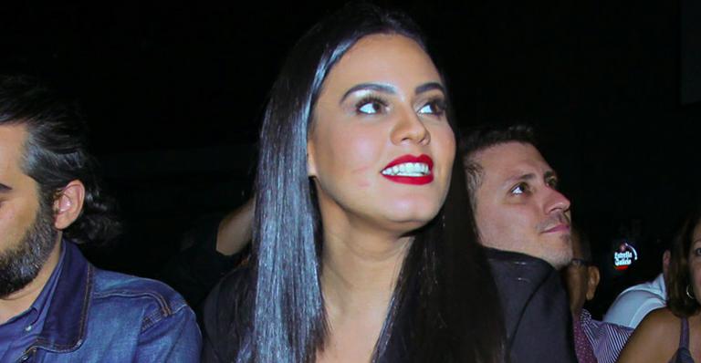 Letícia Lima prestigia show de Ana Carolina em São Paulo
