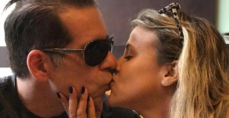 Leandro Hassum se declara para a mulher: “Amor eterno”