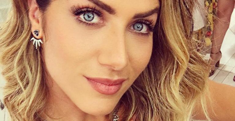 Giovanna Ewbank provoca seguidores e faz topless na cama em hotel de luxo