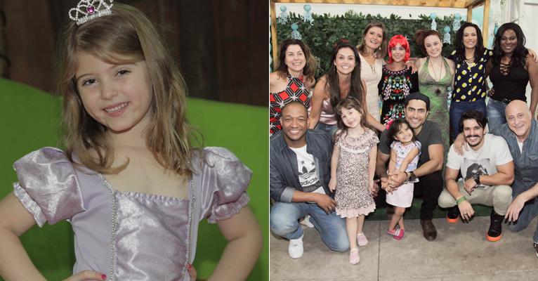 Elenco de Carinha de Anjo se diverte no aniversário de Rai Teichiman em buffet Infantil