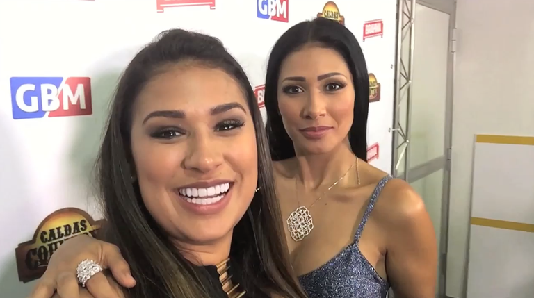 Simone e Simaria dão os parabéns à revista CARAS