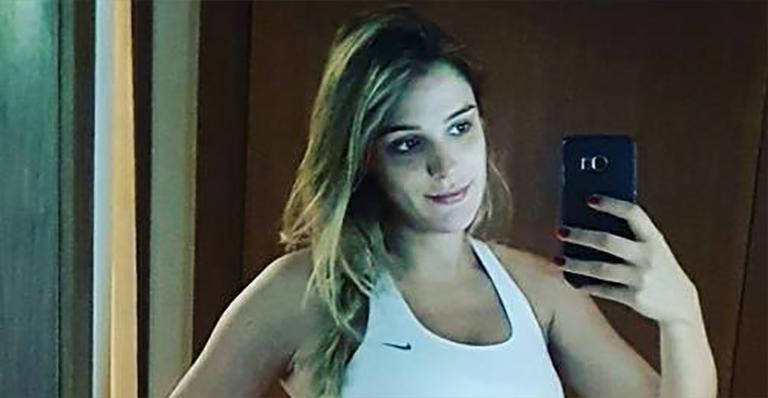 Rafa Brites posa exibindo barrigão, conta como cuida do corpo e brinca: ‘Tô cheia de celulites’