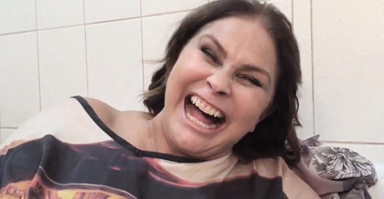 Fafá de Belém declara seu amor pela revista CARAS