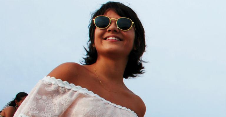 De férias, Giullia Buscacio celebra sucesso profissional na Jamaica
