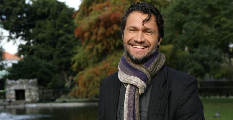 Depois de 9 anos na Record, Vitor Hugo não tem contrato renovado pela emissora e retorna à Lisboa