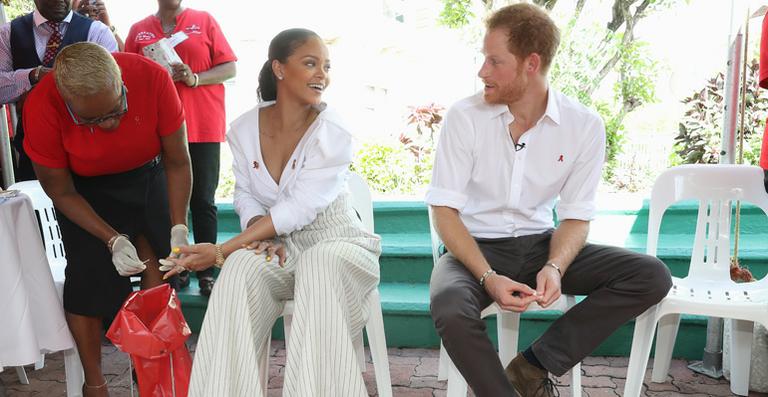 Rihanna e Príncipe Harry fazem teste de HIV em Barbados