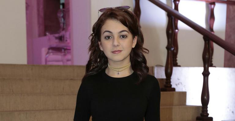 Klara Castanho anuncia que vai lançar seu primeiro livro