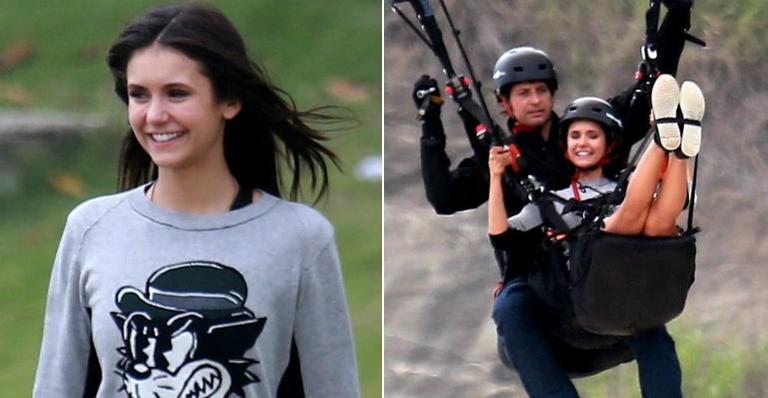 Nina Dobrev pula de parapente em São Conrado, no Rio de Janeiro