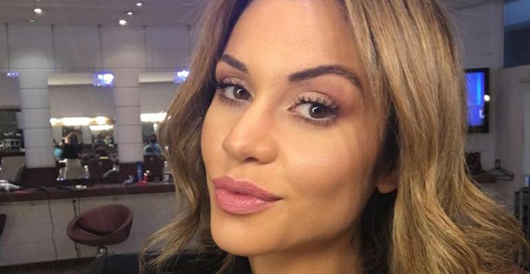 Maria Melilo esbanja sensualidade só de lingerie e provoca: “Gosta disso?”