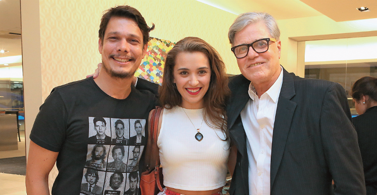 Juliana Boller e Rafael Meggeto prestigiam livro de Dalton Rangel