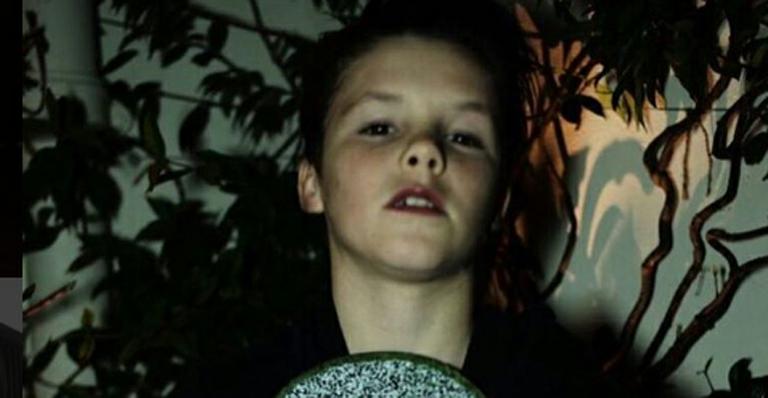 Aos 11 anos, caçula de David e Victoria Beckham estreia como cantor