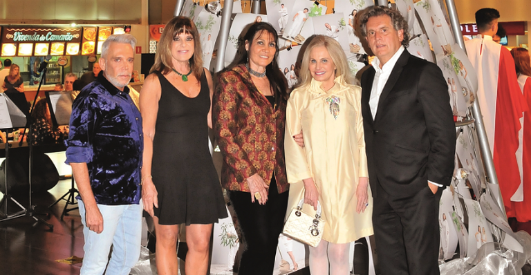 Arquitetos e decoradores conferem mostra de Natal