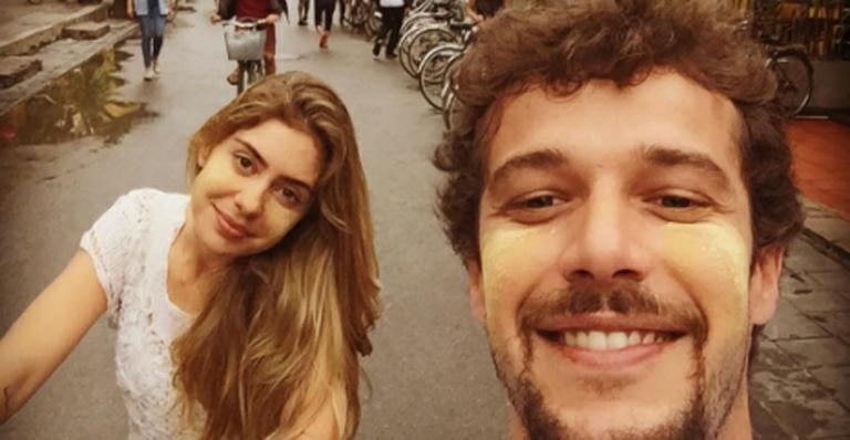 Jayme Matarazzo faz passeio de balão na Ásia