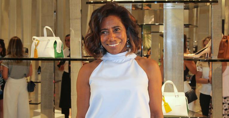 Seguidora chama Glória Maria de ‘metida’ e jornalista responde: ‘Não aceito falta de educação’