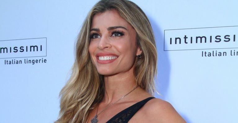 Grazi Massafera curte feriado na praia com a filha, Sofia