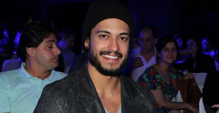 Raphael Vianna se despede da novela ‘A Terra Prometida’