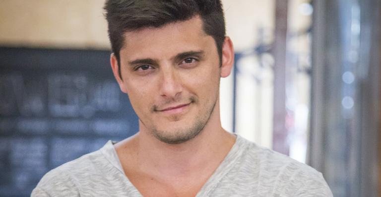 Amiga registra Bruno Gissoni com a filha nos braços: ‘Transformou esse cara num pai babão’