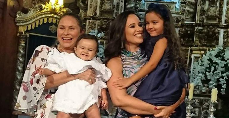 Mariana Belém celebra o batizado da filha caçula, Júlia