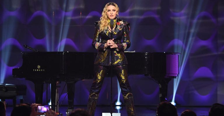 Em prêmio, Madonna faz discurso poderoso sobre ser uma mulher e se emociona