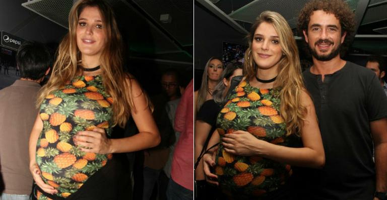 Grávida de 8 meses, Rafa Brites exibe barrigão em show de Thiaguinho