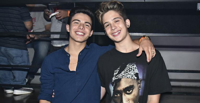 João Guilherme e Thomaz Costa vão a festa em São Paulo