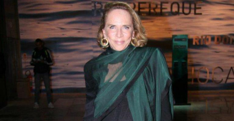 Estilista brasileira Lenny Niemeyer apresenta sua nova coleção moda praia