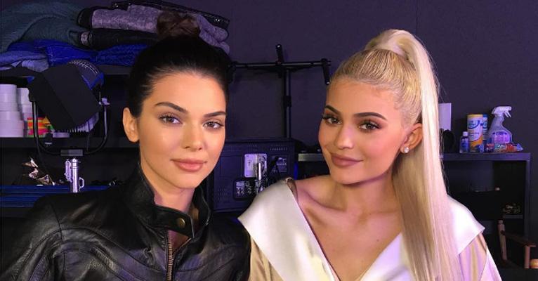 Kendall Jenner excluiu a irmã, Kylie, de festas em Paris por suas amigas a acharem brega