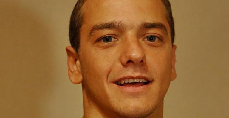 Ex-BBB Rogério Padovan se casa em cerimônia dos sonhos em Ilhabela