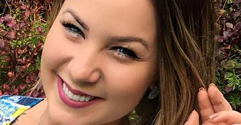 Ex-BBB Cacau exibe corpaço só de biquíni e manda recado: ‘Nada vem fácil’