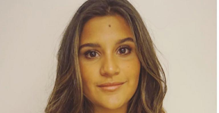 Giulia Costa posa de biquíni e fãs elogiam: ‘Genética é tudo!’