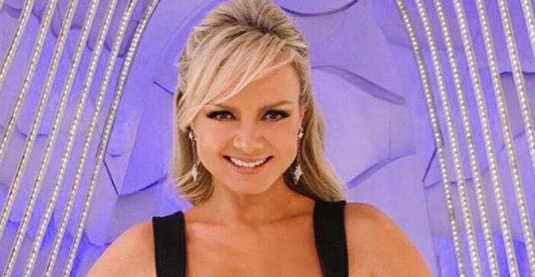 Grávida, Eliana se declara ao noivo: “Te amo”