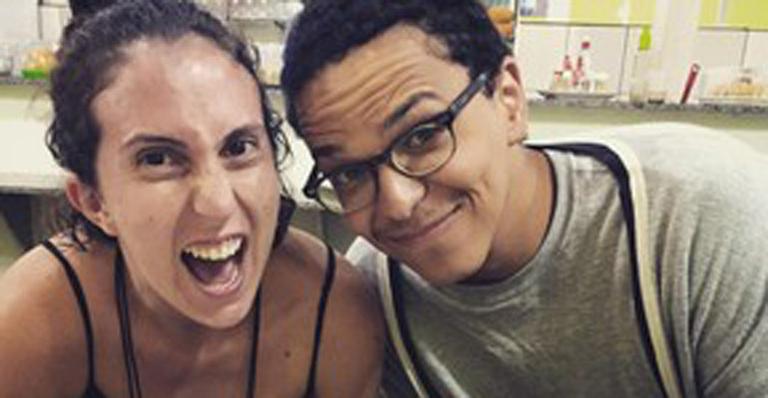 JoutJout anuncia fim do namoro com Caio Franco