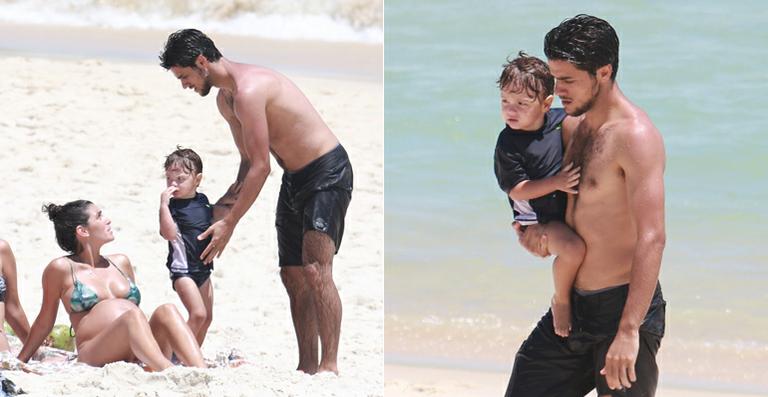 Felipe Simas passa dia divertido em família